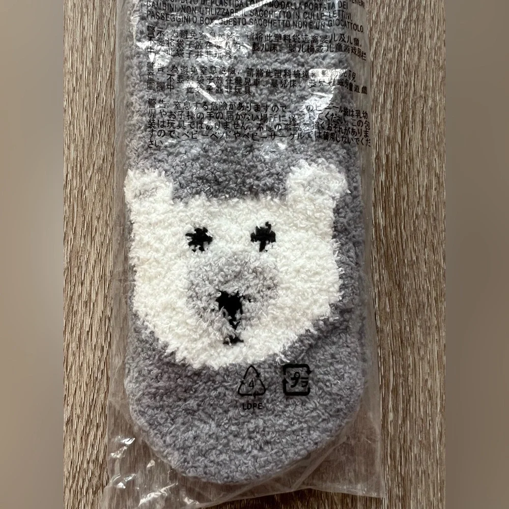 Old Navy Men’s Cozy Plush Chenille Fuzzy Tall Socks Gray Polar Bear NWT One Size